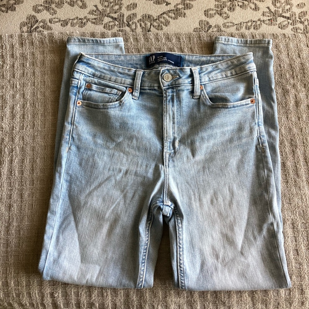 Women’s Gap 6/28R High Rise Legging Excellent Used Condition Light Blue Wash